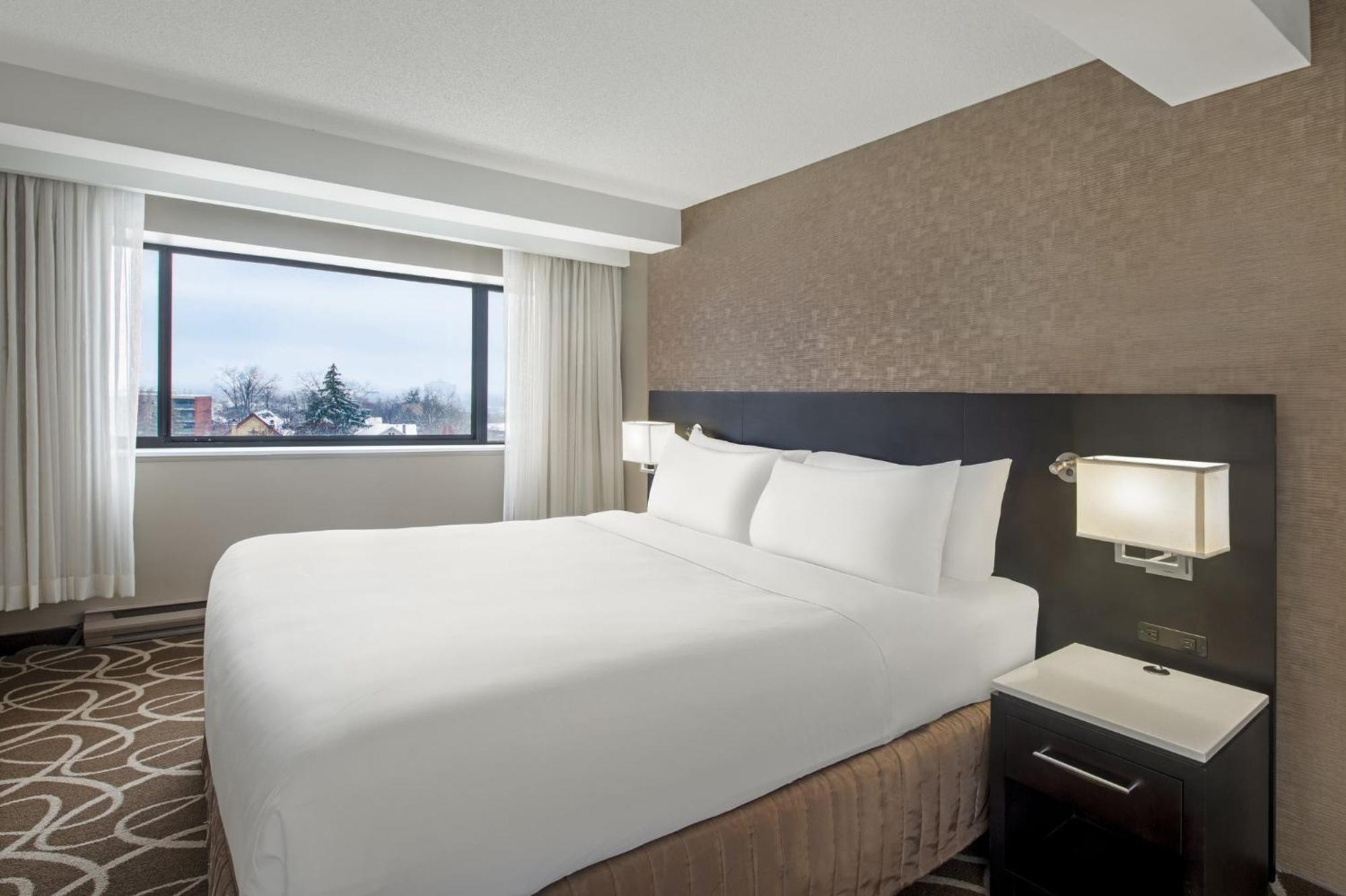 Crowne Plaza Kitchener-Waterloo By Ihg Ξενοδοχείο Εξωτερικό φωτογραφία